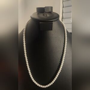 Claire's Classic White Pearl Necklace